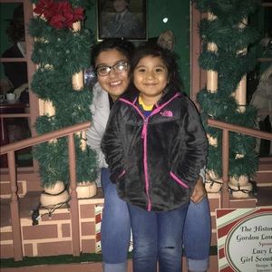 Meet your Posher, Mia